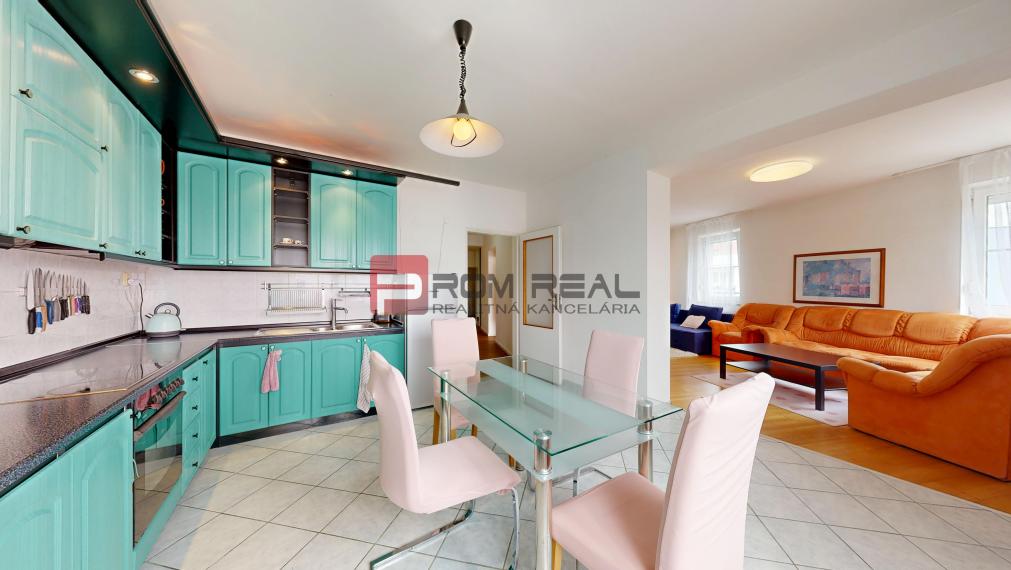 Ponúkame na PRENÁJOM veľkometrážny 3 izbový byt s parkovacím miestom