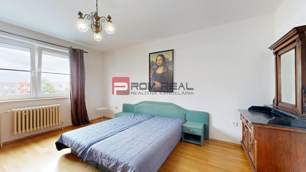 Ponúkame na PRENÁJOM veľkometrážny 3 izbový byt s parkovacím miestom