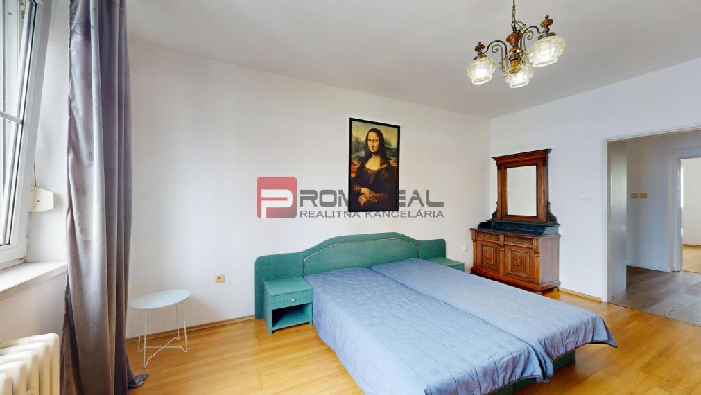 Ponúkame na PRENÁJOM veľkometrážny 3 izbový byt s parkovacím miestom