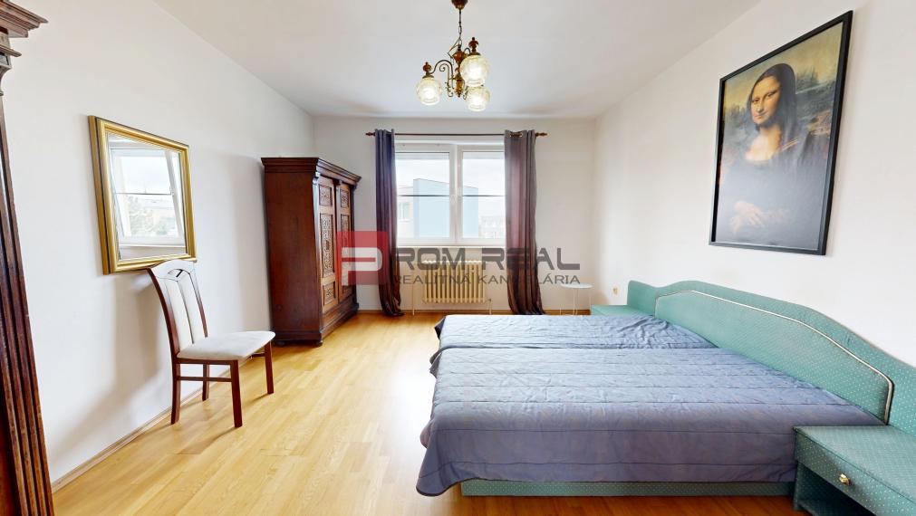 Ponúkame na PRENÁJOM veľkometrážny 3 izbový byt s parkovacím miestom