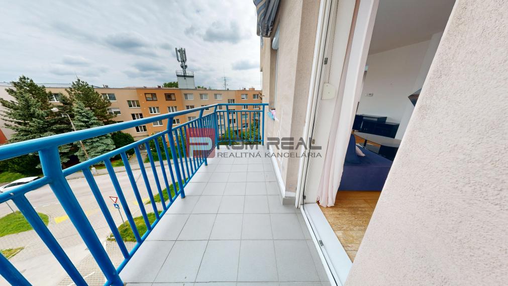 Ponúkame na PRENÁJOM veľkometrážny 3 izbový byt s parkovacím miestom