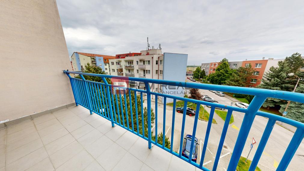 Ponúkame na PRENÁJOM veľkometrážny 3 izbový byt s parkovacím miestom