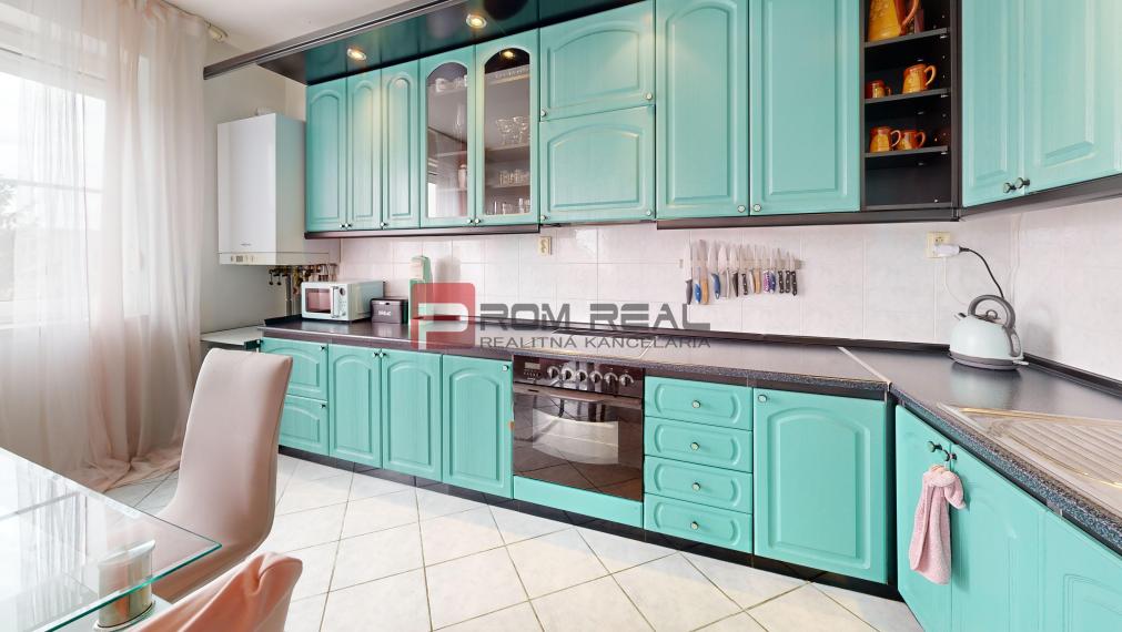 Ponúkame na PRENÁJOM veľkometrážny 3 izbový byt s parkovacím miestom