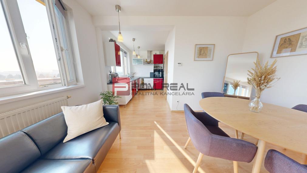 Slnečný 3 izbový mezonet v Senci s nadštadardnou výmerou