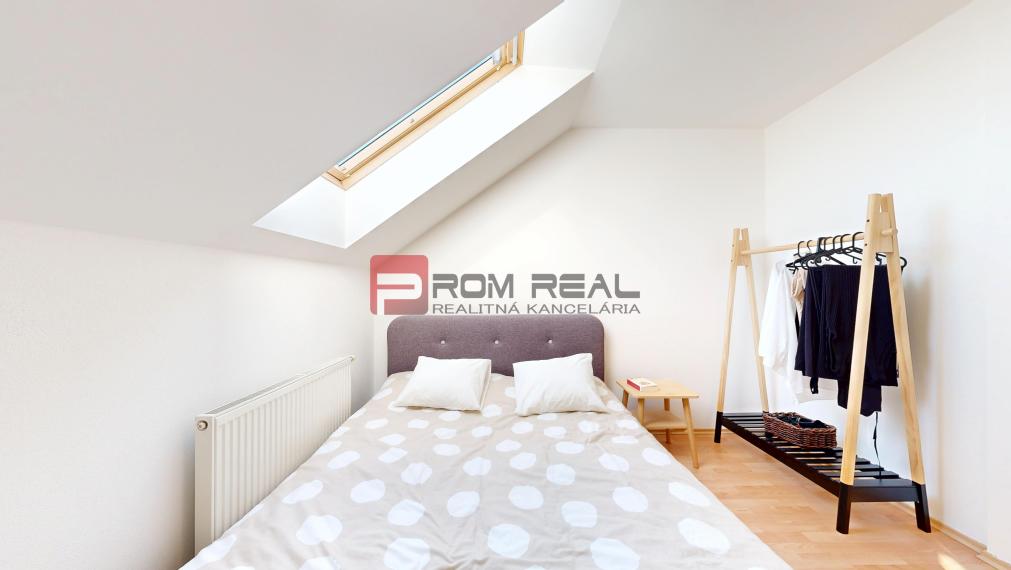 Slnečný 3 izbový mezonet v Senci s nadštadardnou výmerou