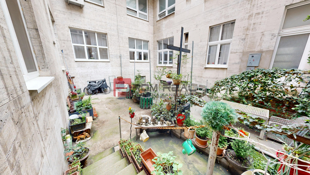 Na PREDAJ byt rozdelený na dve bytové jednotky Staré Mesto