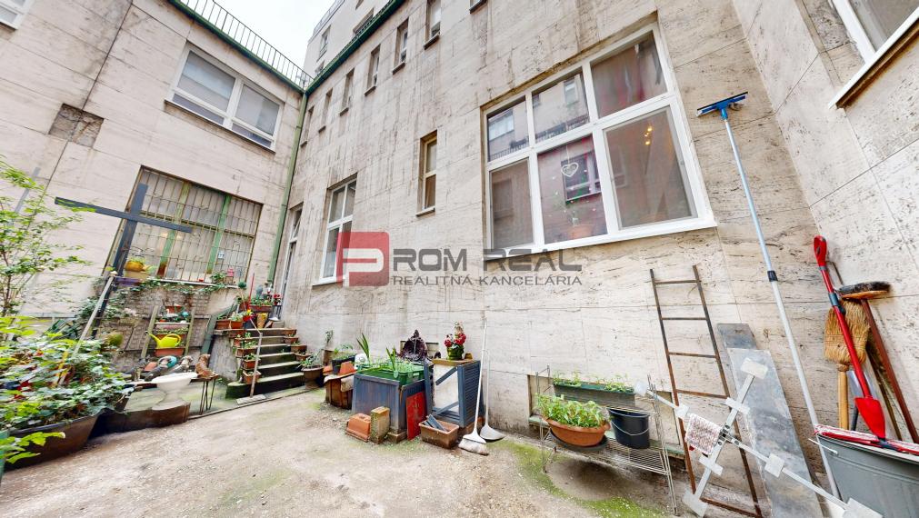 Na PREDAJ byt rozdelený na dve bytové jednotky Staré Mesto