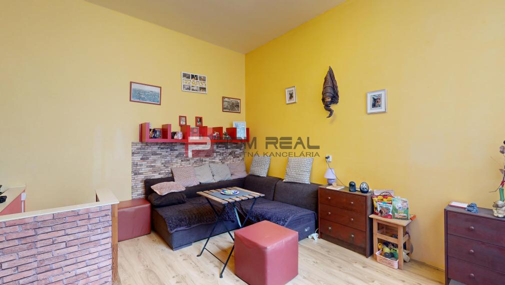 Na PREDAJ byt rozdelený na dve bytové jednotky Staré Mesto