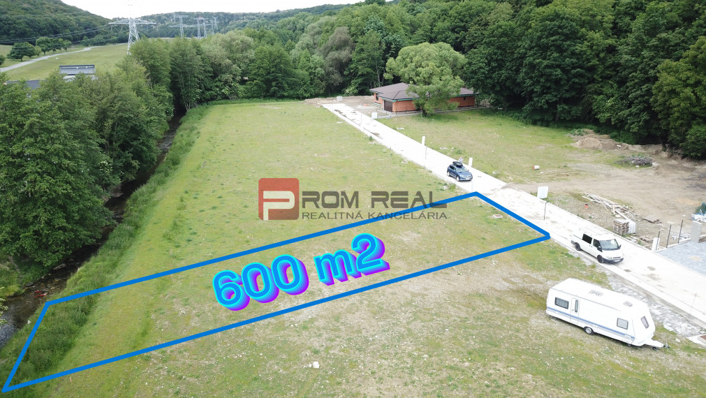 Pozemok pre okamžitú výstavbu Borinka 600 m2 siete + cesta