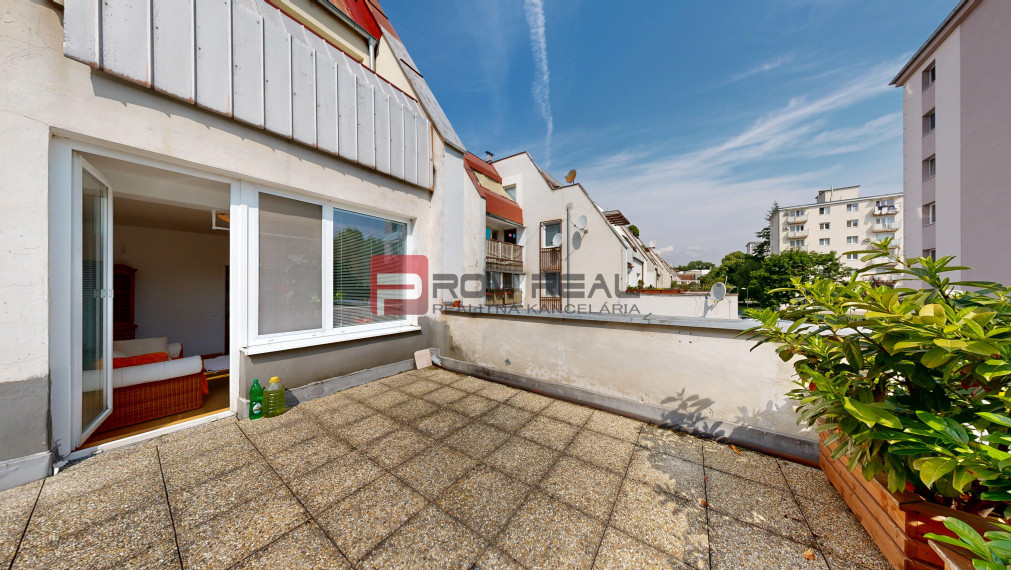 Na PREDAJ 3 izbový  byt priamo v centre mesta Pezinok