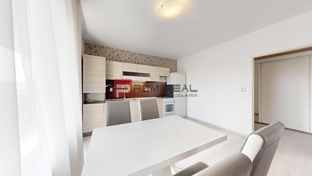 PREDAJ 4 izbový byt 2 balkóny