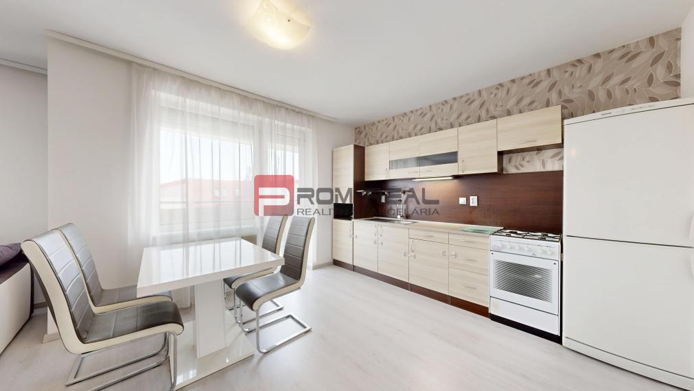 PREDAJ 4 izbový byt 2 balkóny