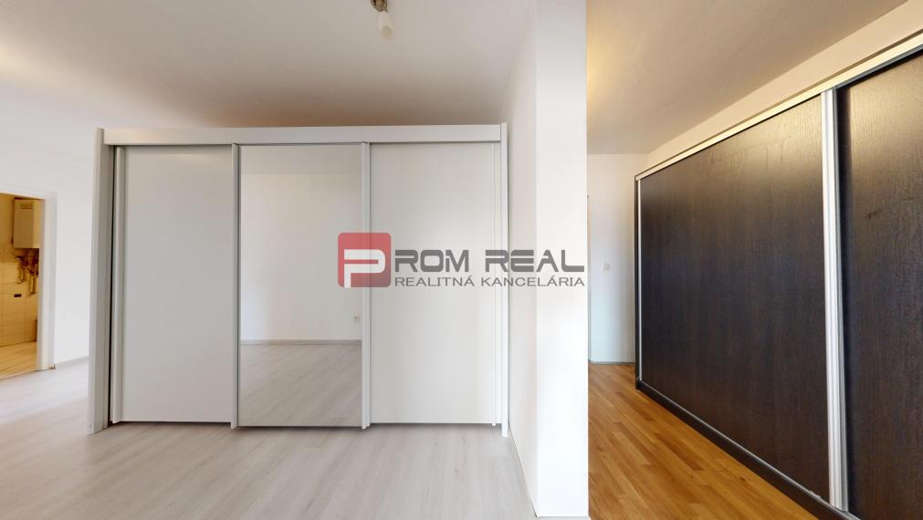 PREDAJ 4 izbový byt 2 balkóny