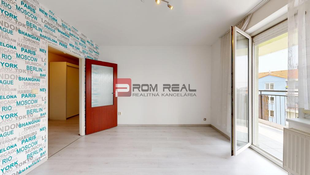 PREDAJ 4 izbový byt 2 balkóny