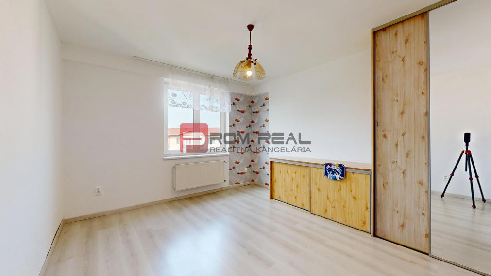 PREDAJ 4 izbový byt 2 balkóny