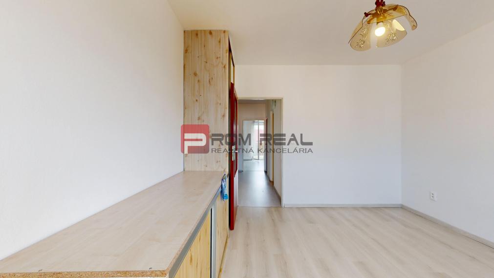 PREDAJ 4 izbový byt 2 balkóny