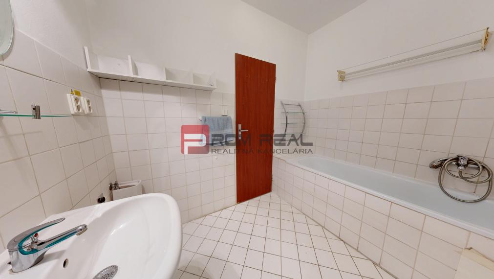 PREDAJ 4 izbový byt 2 balkóny