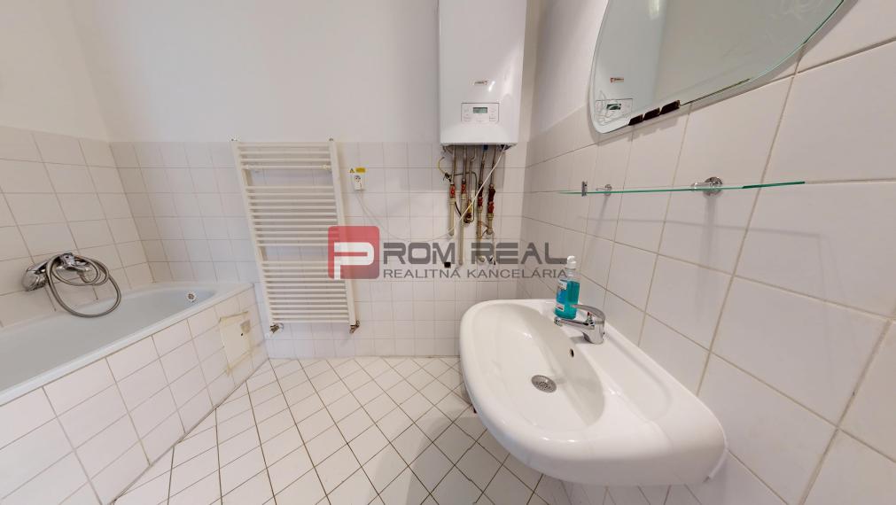 PREDAJ 4 izbový byt 2 balkóny