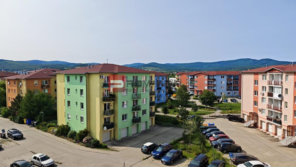 PREDAJ 4 izbový byt 2 balkóny