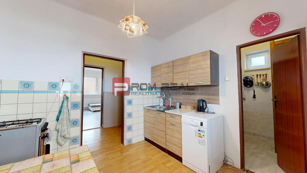 Na predaj rodinný dom s pivnicou a pekným pozemkom