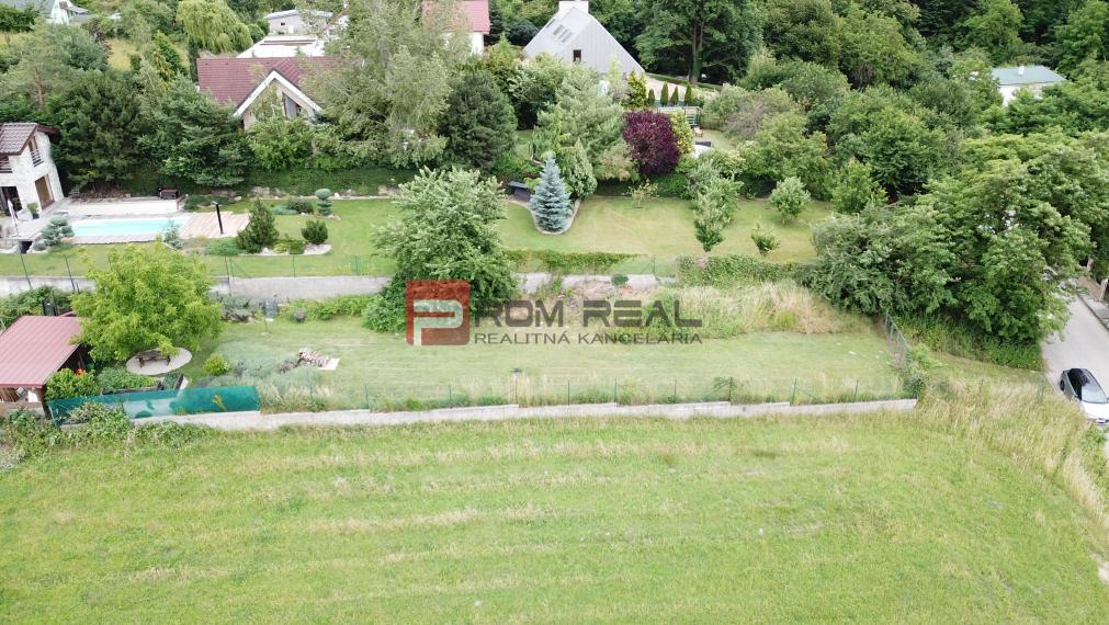 Nádherný pozemok 632 m2 s výhľadom na Alpy Marianka