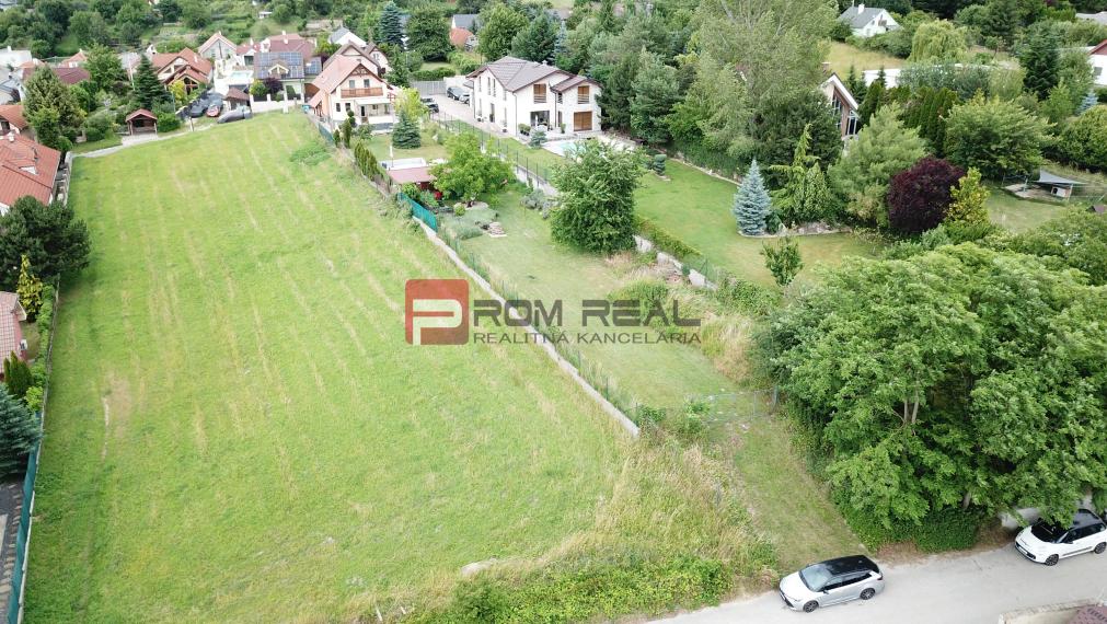 Nádherný pozemok 632 m2 s výhľadom na Alpy Marianka