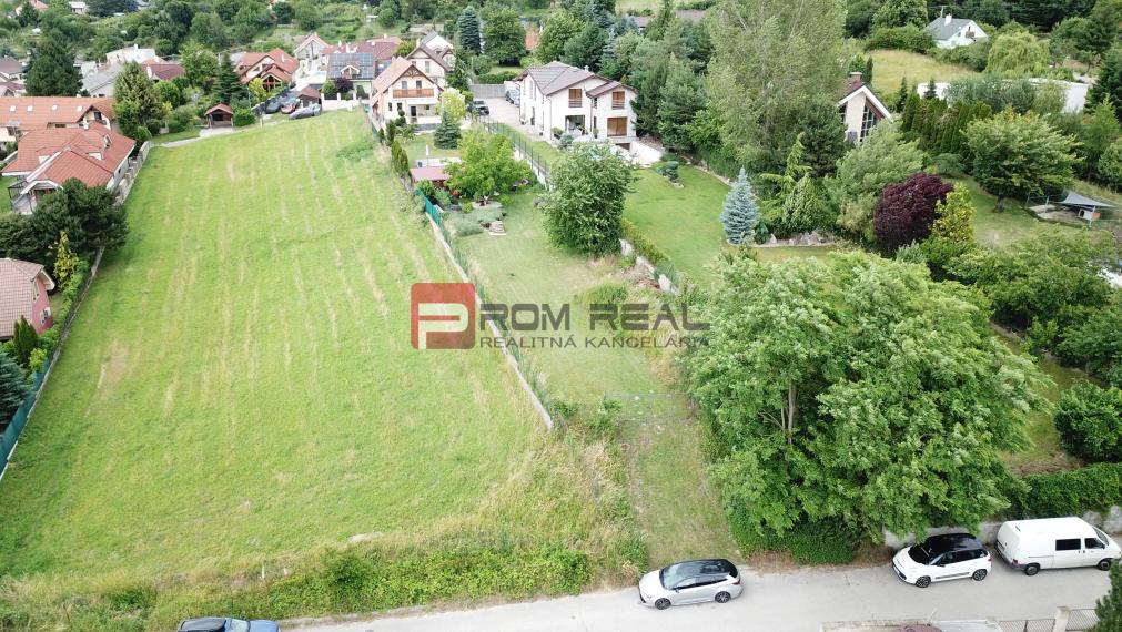 Nádherný pozemok 632 m2 s výhľadom na Alpy Marianka