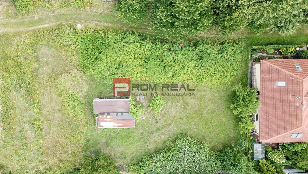 Rovinatý ideálny stavebný pozemok 848 m2 Marianka
