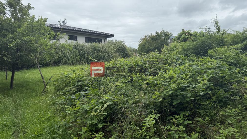 Rovinatý ideálny stavebný pozemok 848 m2 Marianka