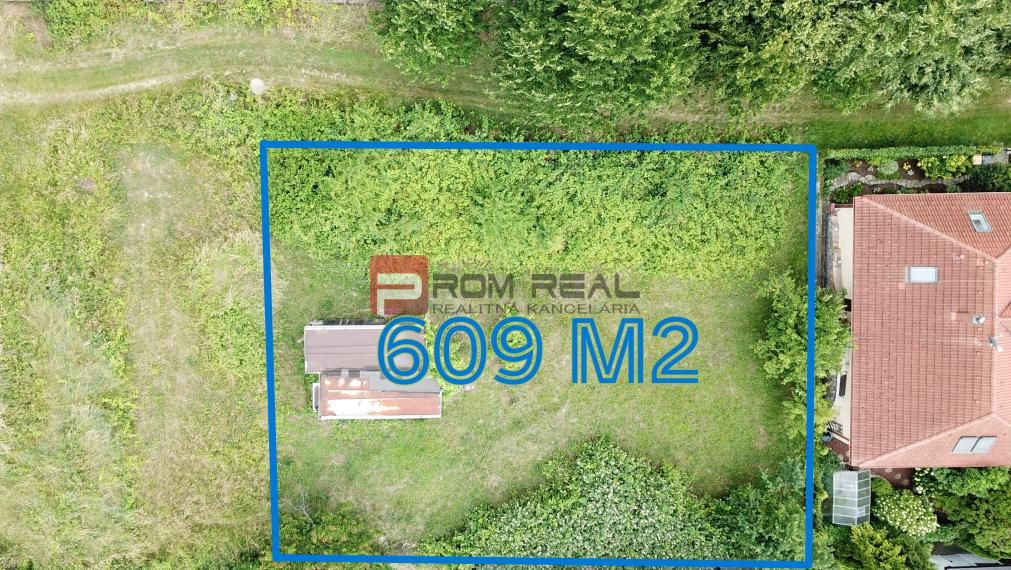 Rovinatý ideálny stavebný pozemok 848 m2 Marianka