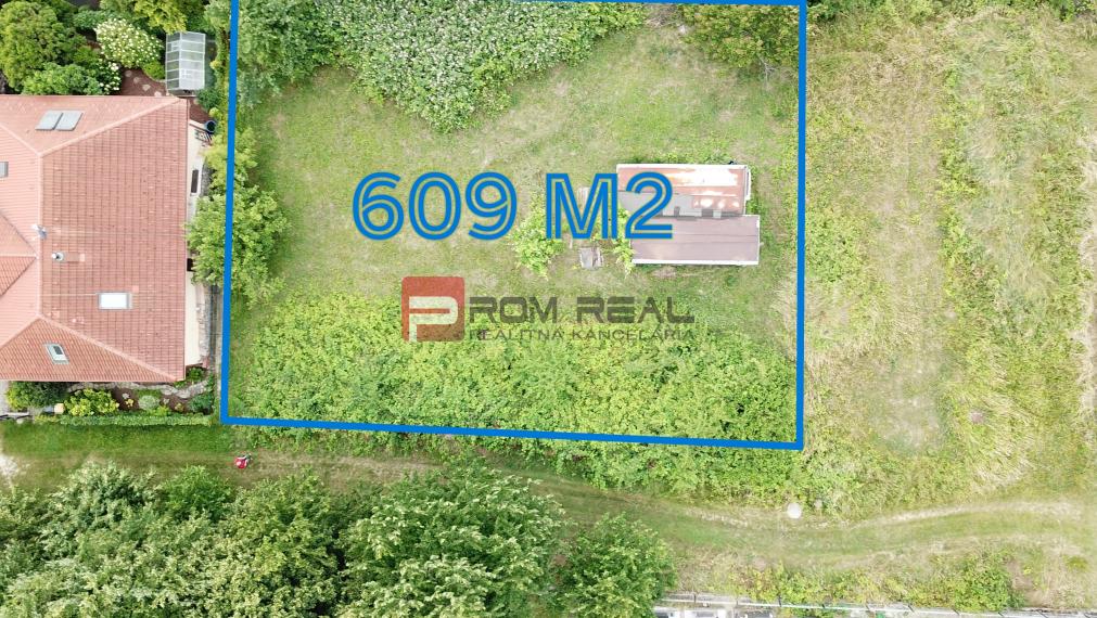 Rovinatý ideálny stavebný pozemok 848 m2 Marianka