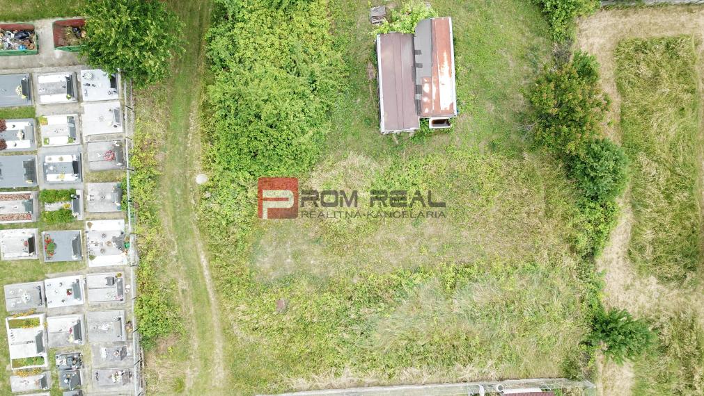 Pozemok 355 m2 so stavebným povolením malý bungalov Marianka