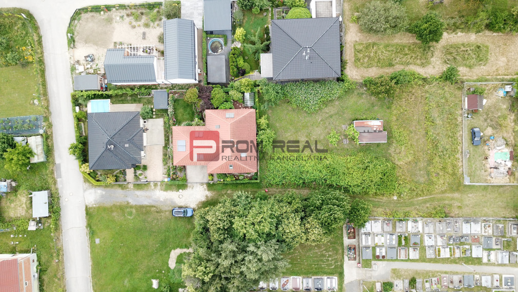 Pozemok 355 m2 so stavebným povolením malý bungalov Marianka