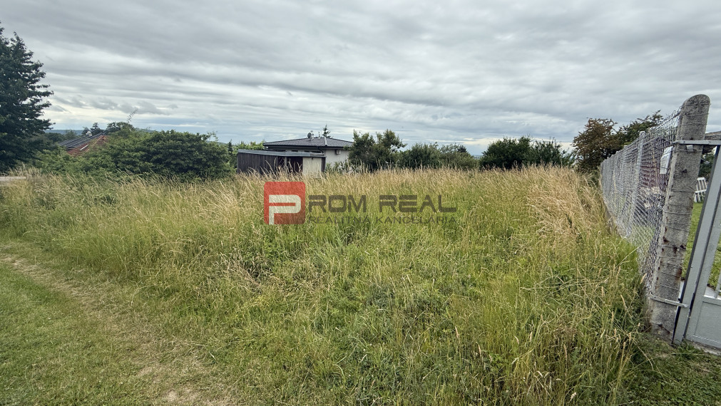 Pozemok 355 m2 so stavebným povolením malý bungalov Marianka