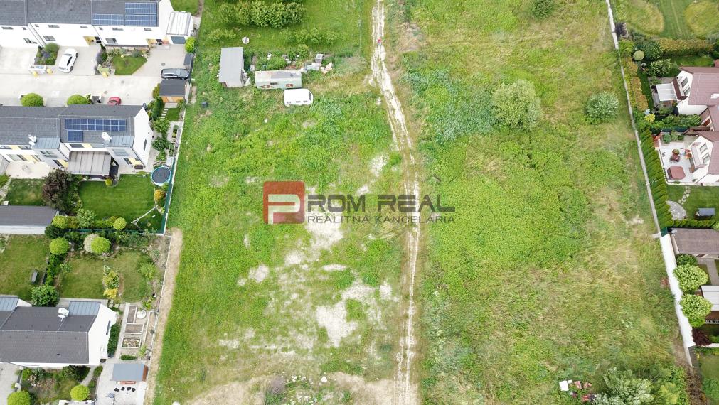 Rovinatý pozemok 800 m2 za dobrú cenu Marianka