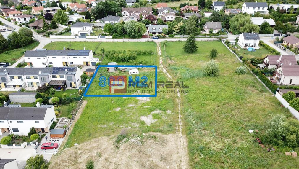 Rovinatý pozemok 800 m2 za dobrú cenu Marianka