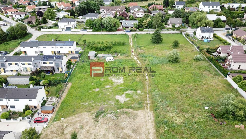 Rovinatý pozemok 800 m2 za dobrú cenu Marianka