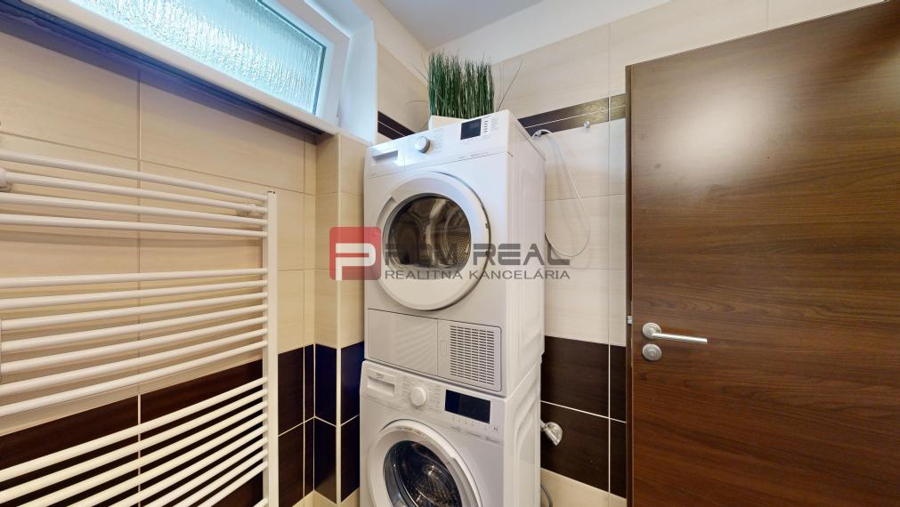 Prenájom moderného 2 izbového bytu pri Horskom parku