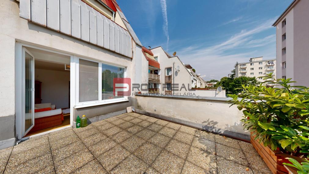 Na PREDAJ 3 izbový  byt priamo v centre mesta Pezinok