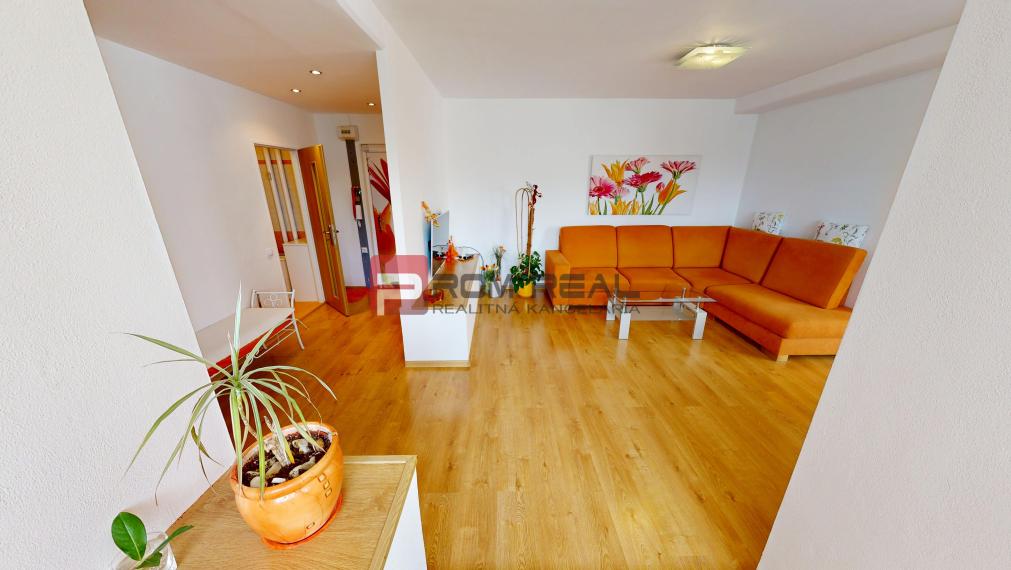 Na PREDAJ 3 izbový  byt priamo v centre mesta Pezinok