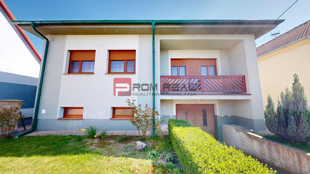 3D obhliadka - Pekný rodinný dom v obci Blatné