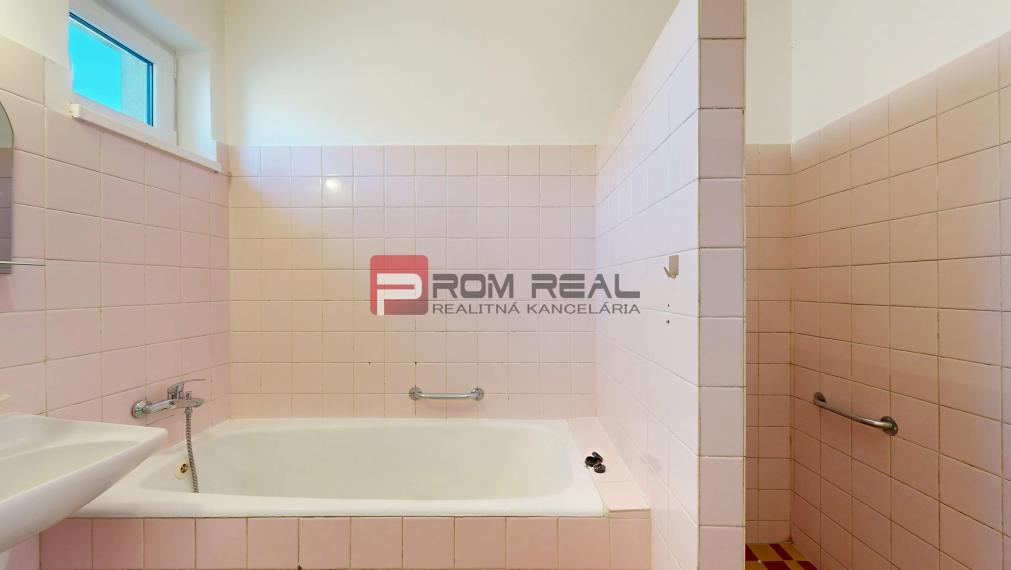 3D obhliadka - Pekný rodinný dom v obci Blatné