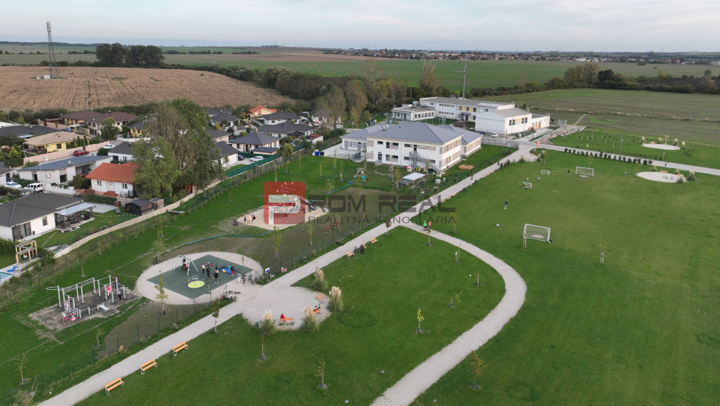 PREDAJ 4 izbový bungalov Slovenský grob - Malý raj