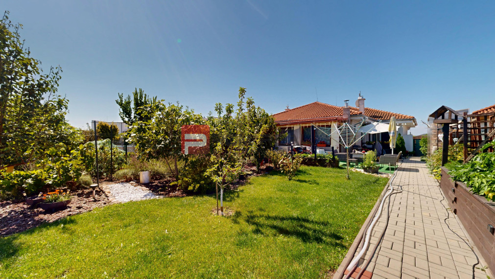 PREDAJ 4 izbový bungalov Slovenský grob - Malý raj