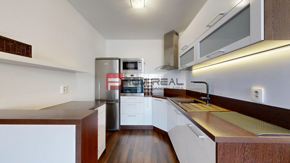 PREDAJ bytu s veľkou terasou a garážovým státím