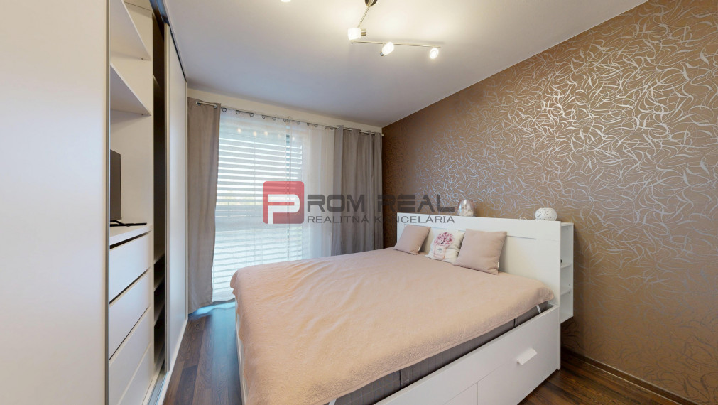 PREDAJ bytu s veľkou terasou a garážovým státím