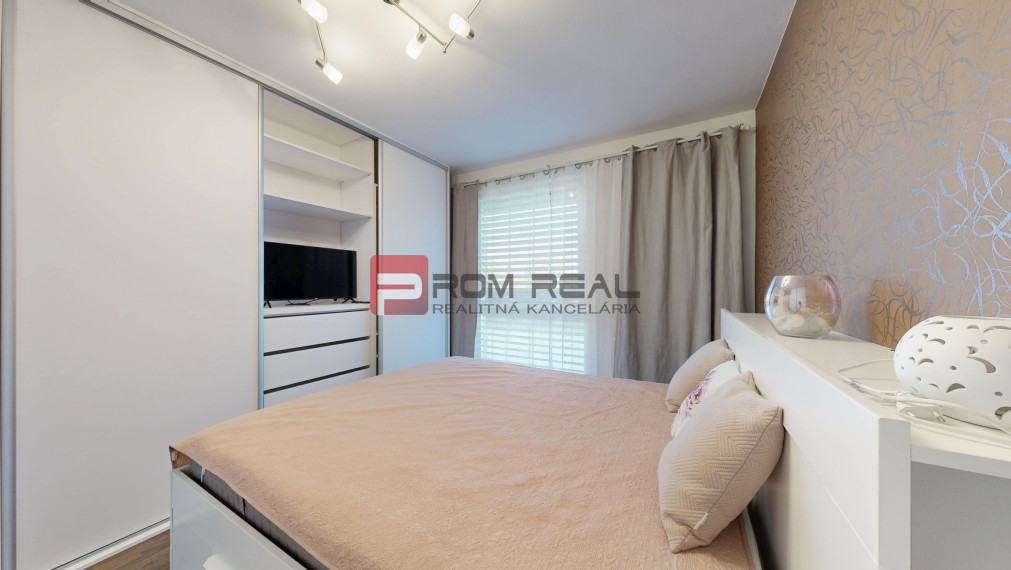 PREDAJ bytu s veľkou terasou a garážovým státím