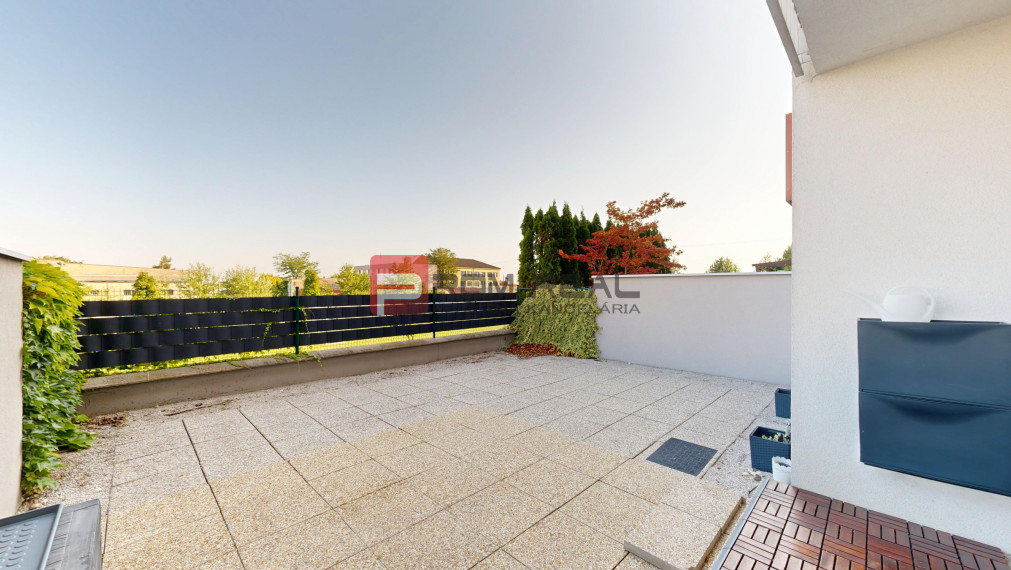 PREDAJ bytu s veľkou terasou a garážovým státím