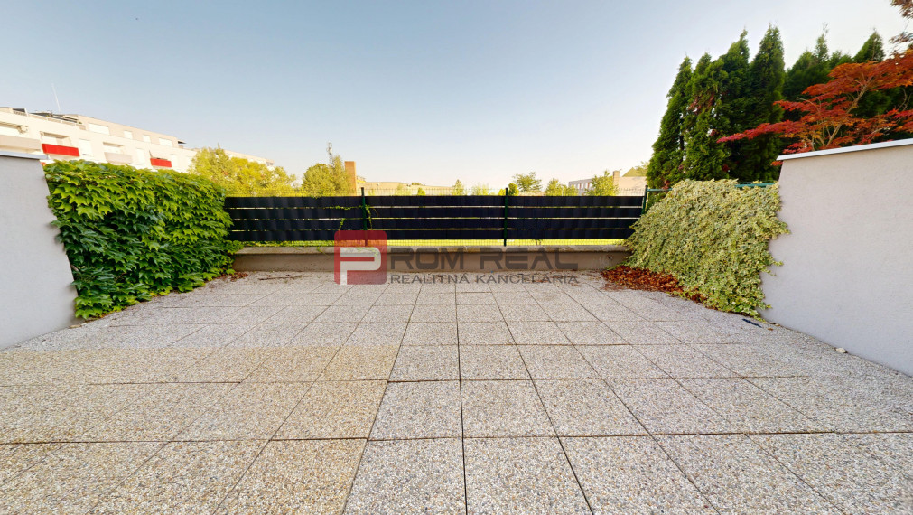 PREDAJ bytu s veľkou terasou a garážovým státím