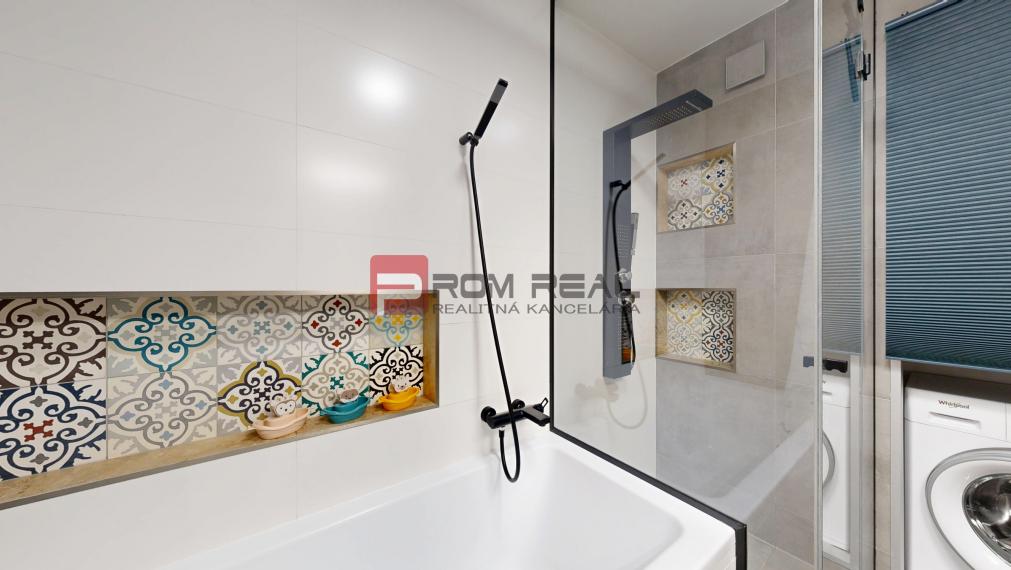 REZERVOVANÉ - Predaj dizajnového 3-izb.bytu s upravenou záhradou a 2 parkovacími miestami vo Hviezdoslavove